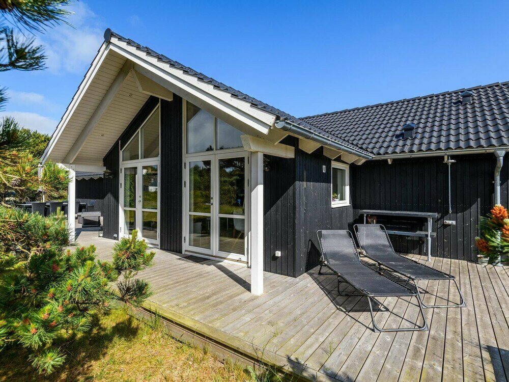 Hotel 8 Person Holiday Home in Fano, Region of Southern Denmark, photo