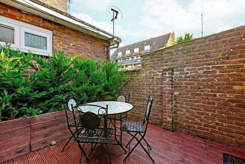 Гостиница Bright 2 Bedroom House in Kennington в Лондоне