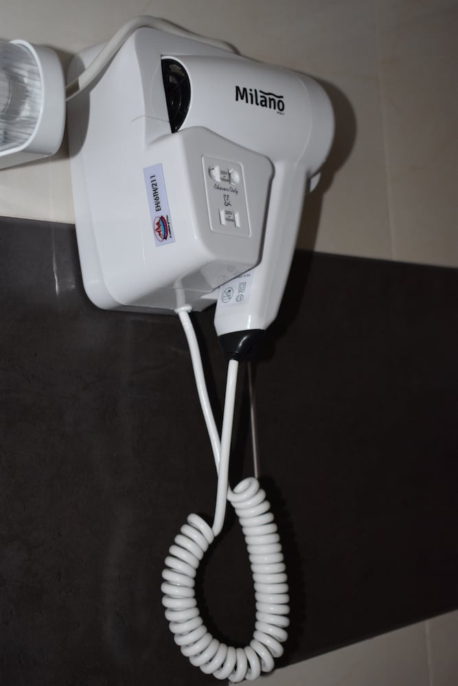 Фото Empolos Hotel Limited