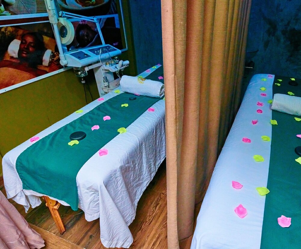 Фото Oak Havens Hotel