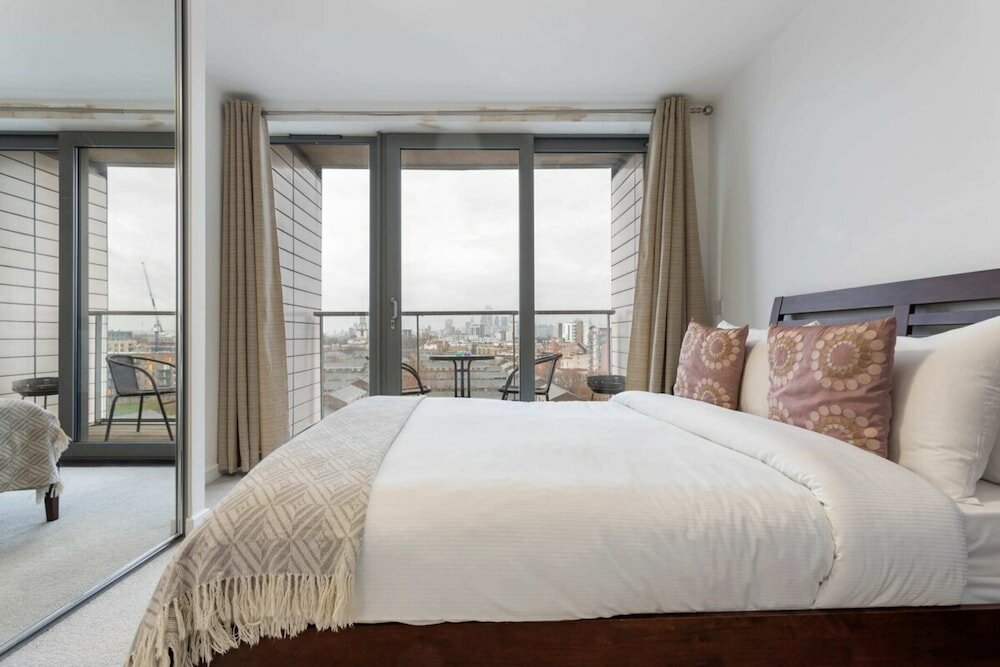 Фото Modern 1 Bedroom Apartment Near Canary Wharf With Balcony