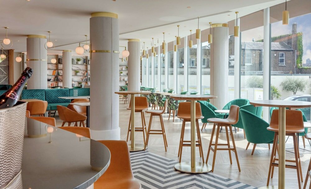 Фото Hilton London Angel Islington
