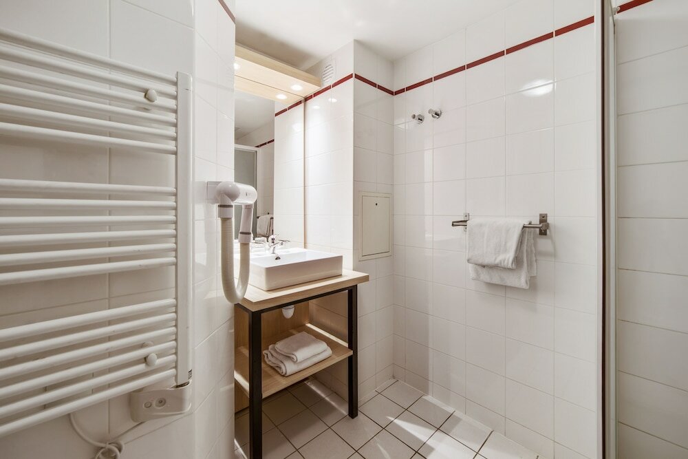 Фото Comfort Aparthotel Versailles Saint Cyr Lecole 