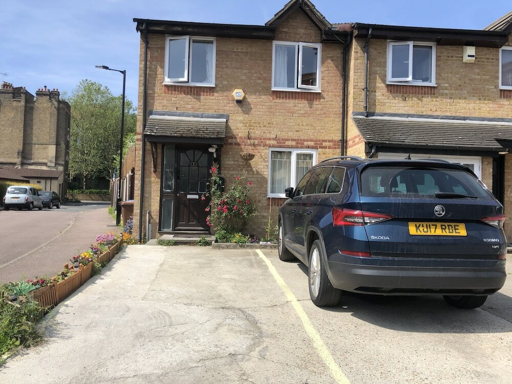 Фото Centrally Located 4 Bedroom House