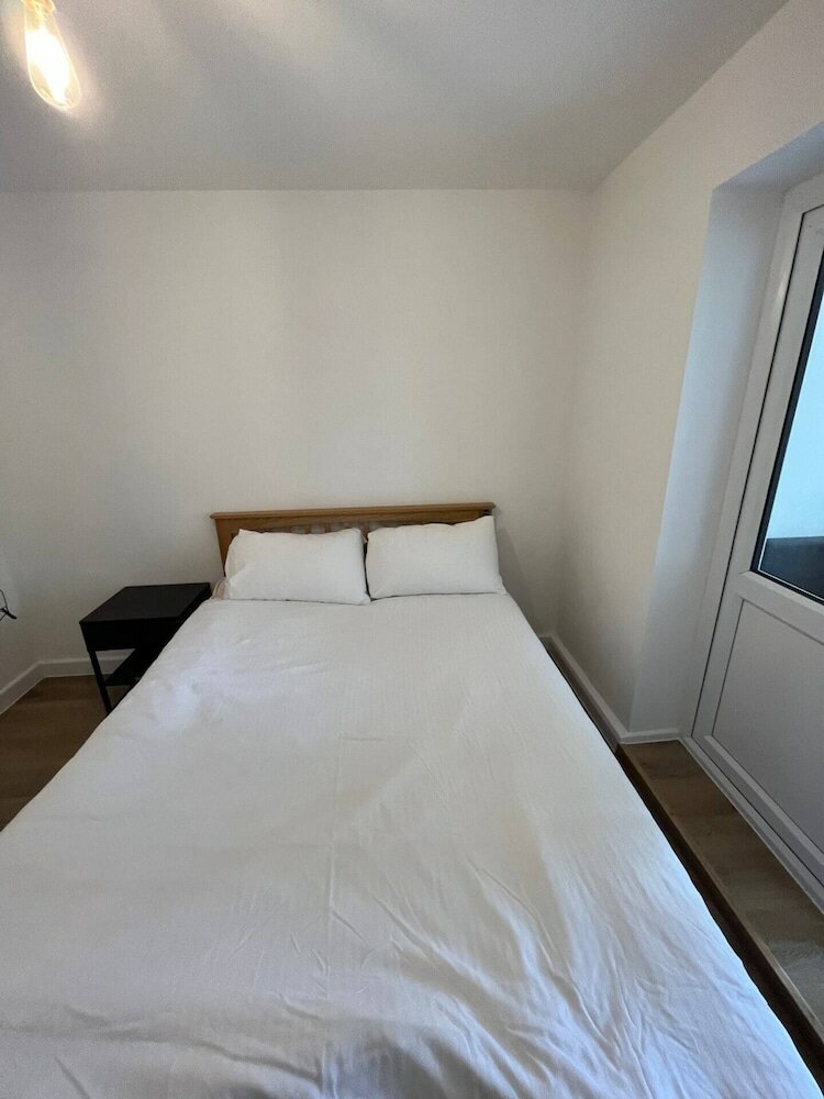 Фото 1bd Flat With Patio - 5 min to London City Airport