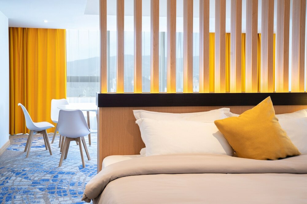 Фото Millennium Plaza Hotel