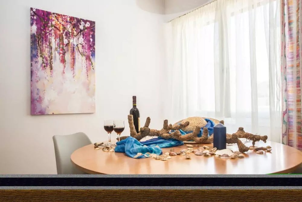 Фото The Ideal Locale - A Sleek and Illuminated Space