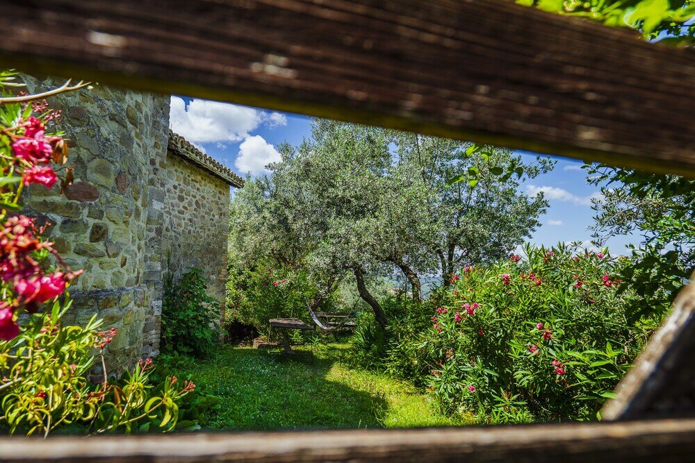 Фото Castello di Cisterna Umbria