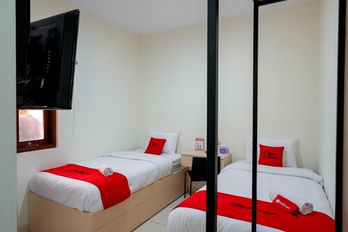 Гостиница RedDoorz near Alun Alun Kudus 2 в Кудусе