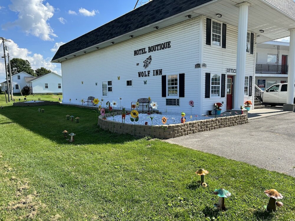 Фото Motel Boutique by Wolf Inn