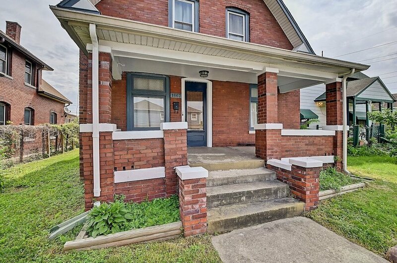 Гостиница Designer House 5br! Steps to Downtown/Fountain Sq! в Индианаполисе