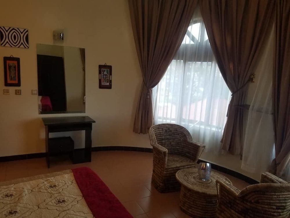 Фото Kingsmen Suites