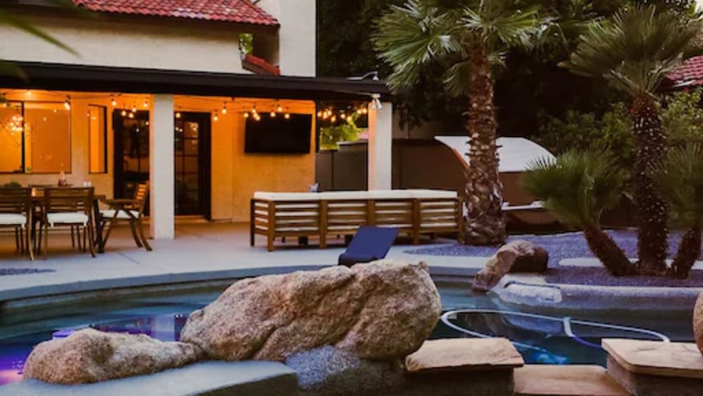 Фото 4-bdrm Vacation Dream Home W/backyard Paradise!