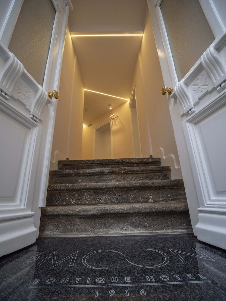 Фото The Moon Boutique Hotel
