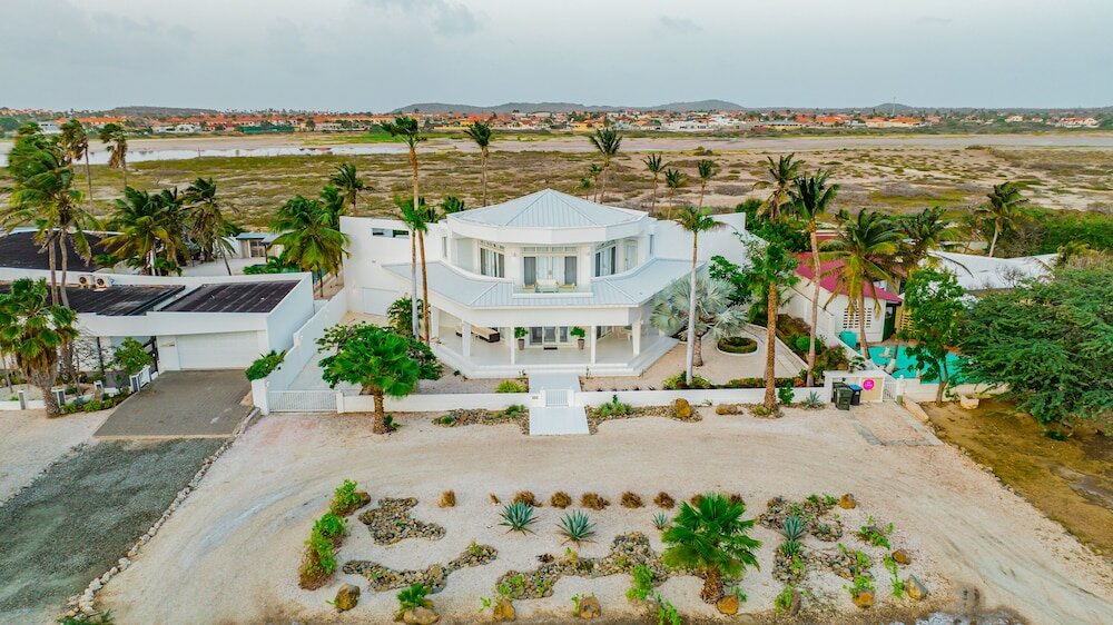 Фото Ocean Front 7-bedroom 7-bath Sunset Views Malmok!