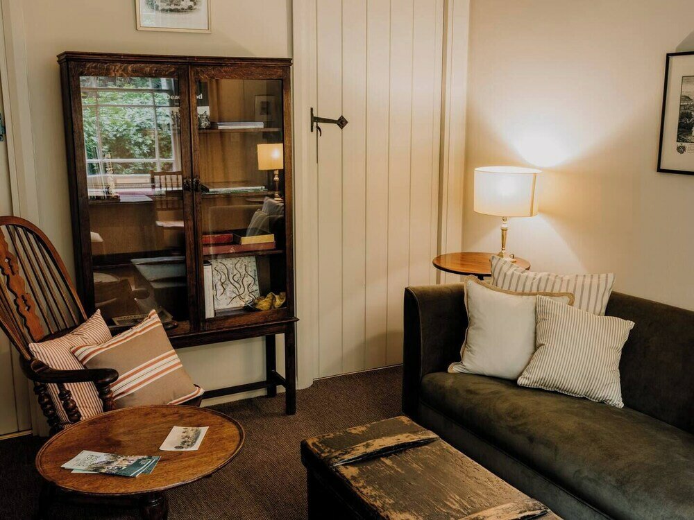 Фото Beautiful Listed Gatehouse in Great Area