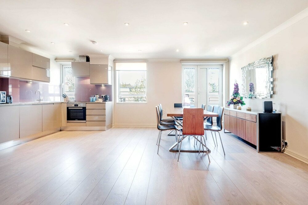 Фото Stunning 3-bed in the heart of London
