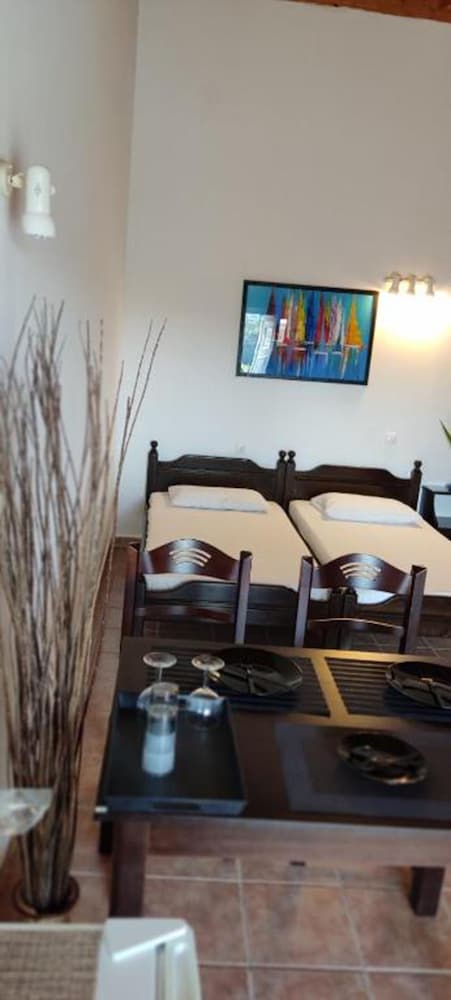 Фото Skiathos Petite Apartments