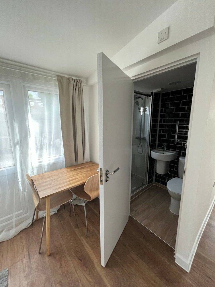 Фото 1bd Flat With Patio - 5 min to London City Airport