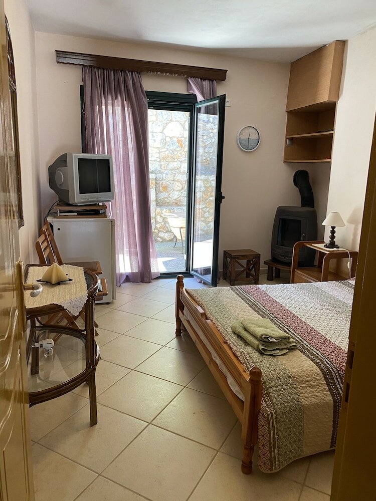 Фото Trahila stone house