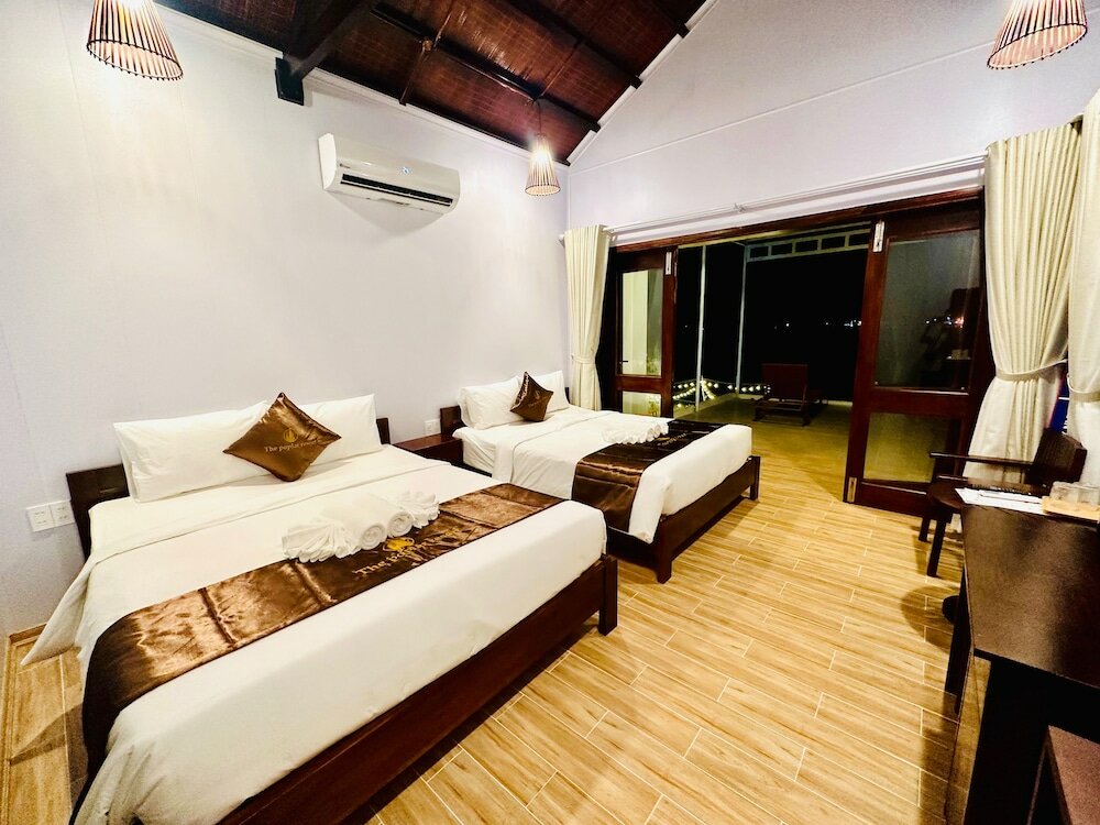 Фото The Poplar Resort