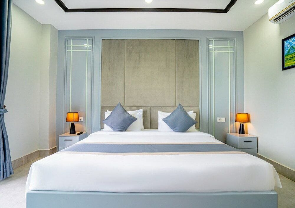 Фото The Square Kampot Hotel