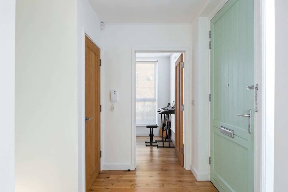 Фото Cosy 2 Bedroom House Near Greenwich