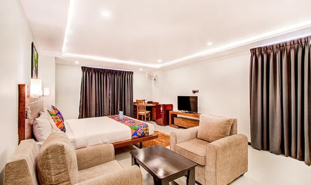 Фото Fabhotel The Rs Suites