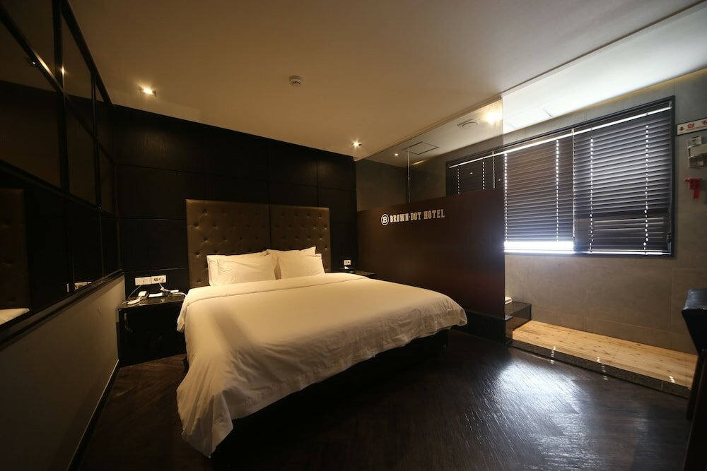 Фото Brown Dot Hotel Beomil