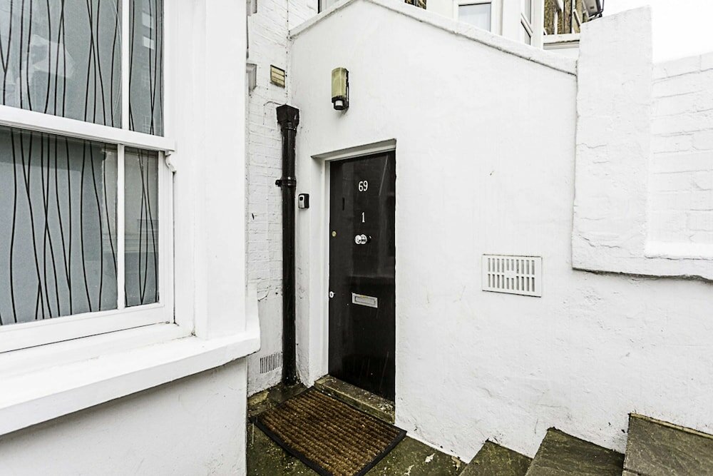 Фото Bright Clapham Apartment
