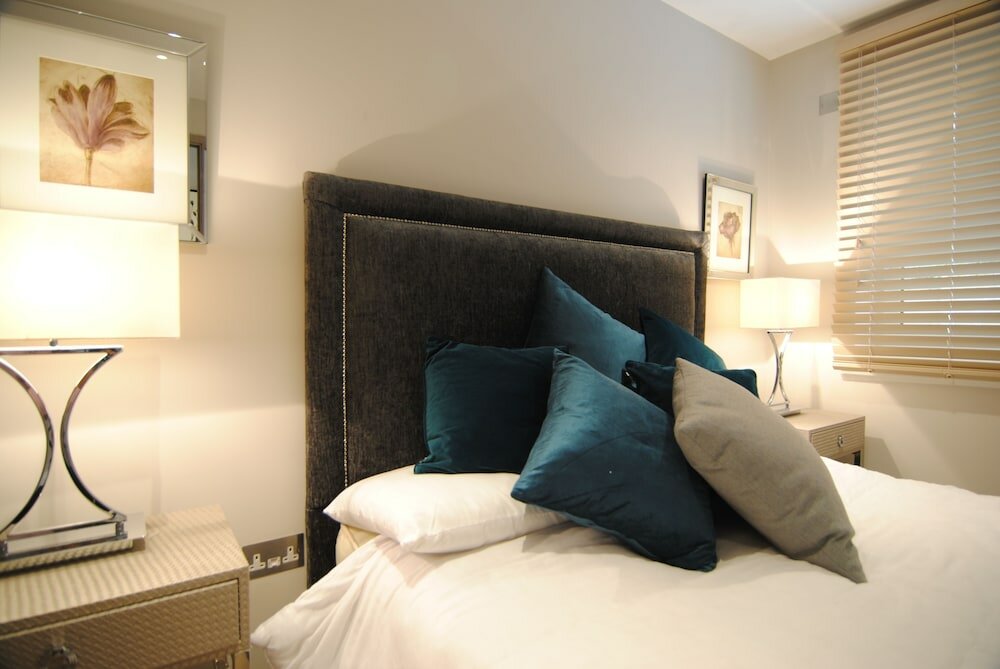 Фото Lux St James Apartment Central London with Wifi - by City Stay London