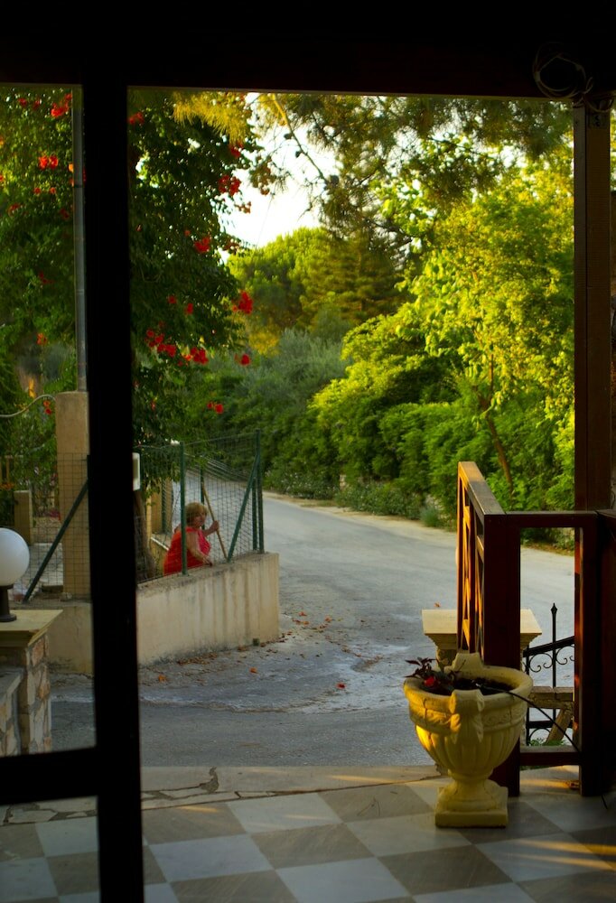 Фото Pyrgaraki Studios and Apartments