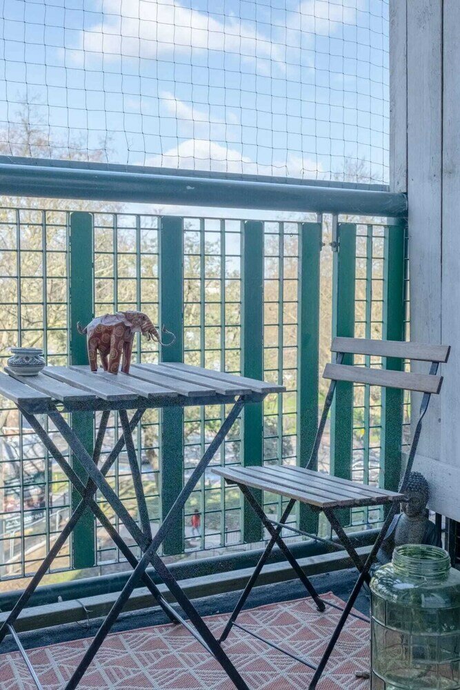 Фото Spacious 2 Bedroom Flat in Clapham With Balcony