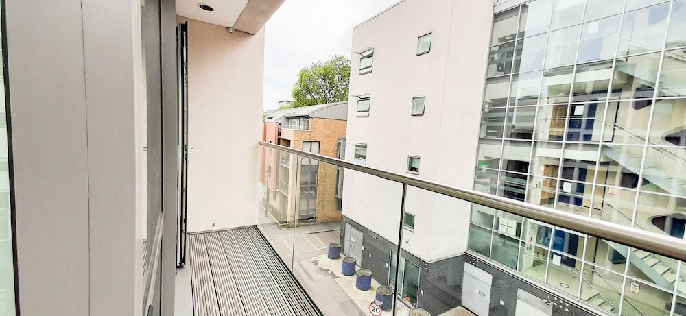 Фото Two Bed Serviced Apt in Old Street