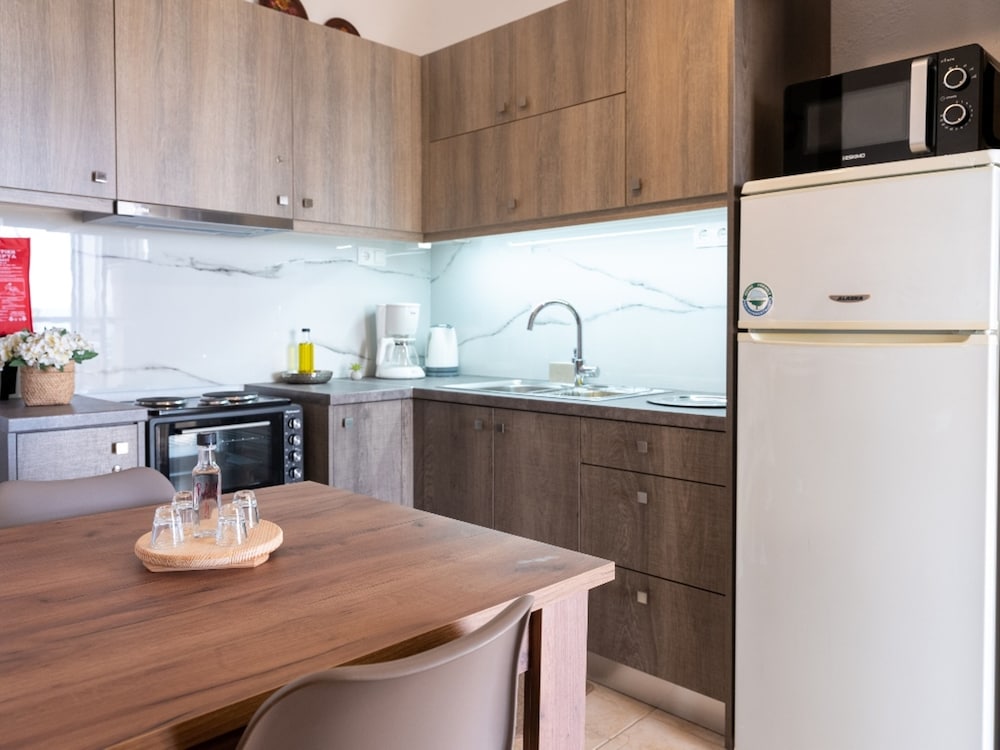 Фото Atalanti Seaside Junior Suites