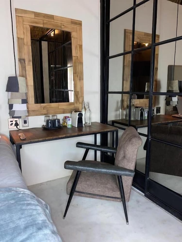 Фото Four20 Bespoke Hotel