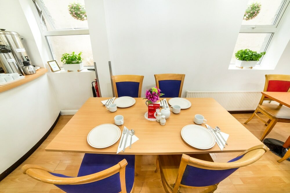 Фото Oyo Townhouse New England Victoria