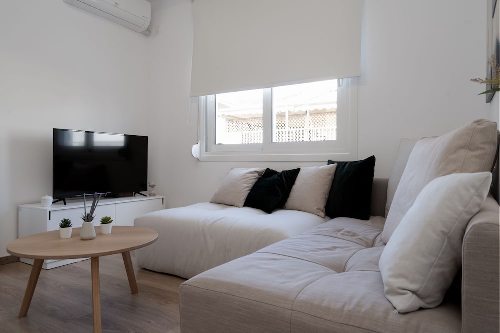 Фото Athens Hideout apt with rooftop