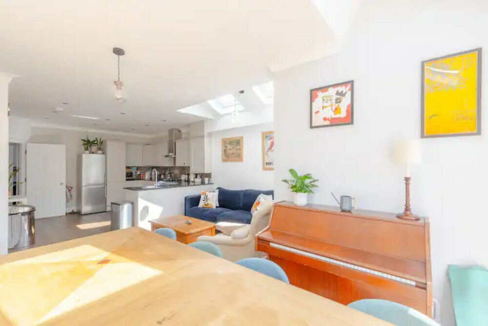Фото Charming 4bd House With Private Garden - Tooting
