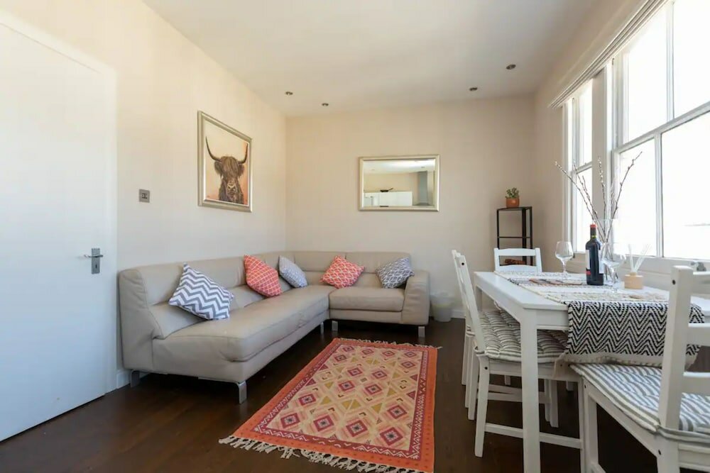 Фото Spacious and Bright 2 Bedroom Flat in Maida Vale