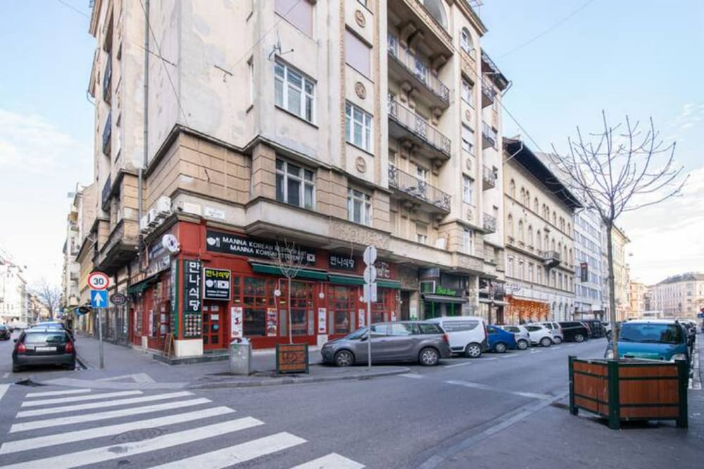 Фото Huge Apartment in the city center