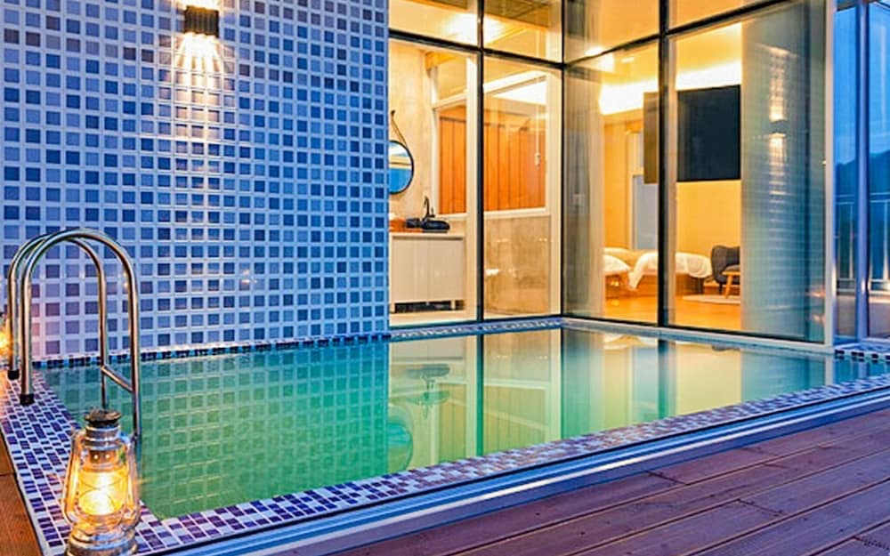 Фото Yeosu Marine Terrace Poolvilla