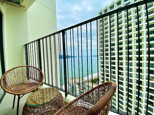 Гостиница Wise Stay Gold Coast Nha Trang в Нячанге
