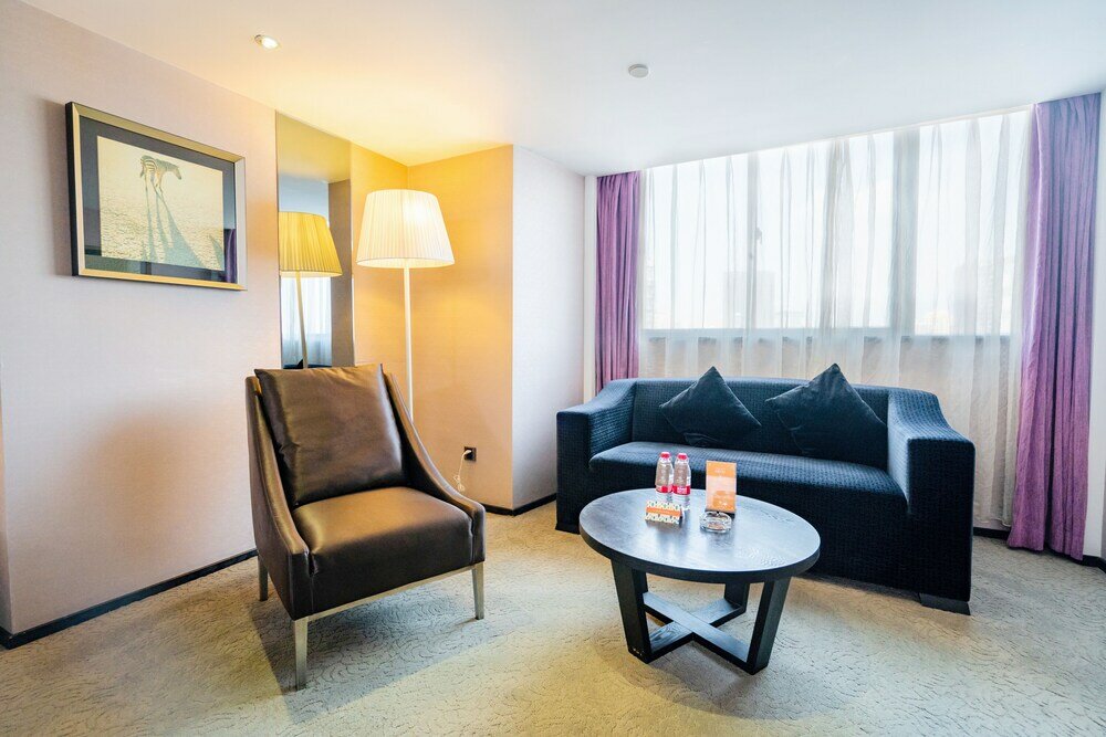 Фото Chongqing Landyatt Park Hotel