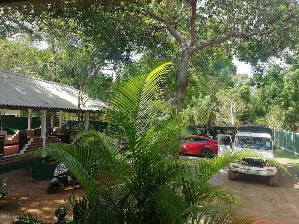 Фото N. L. I. Guest House