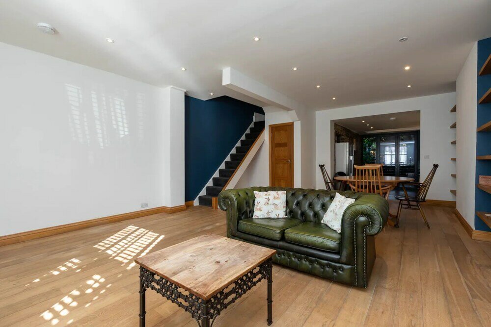 Фото Charming 2 Bedroom House in Angel