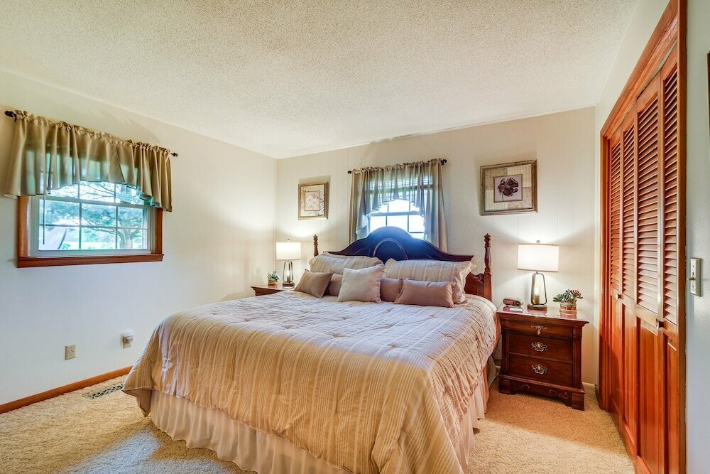 Hotel Russell Springs Getaway, 10 Mi to Lake Cumberland!, Commonwealth of Kentucky, photo