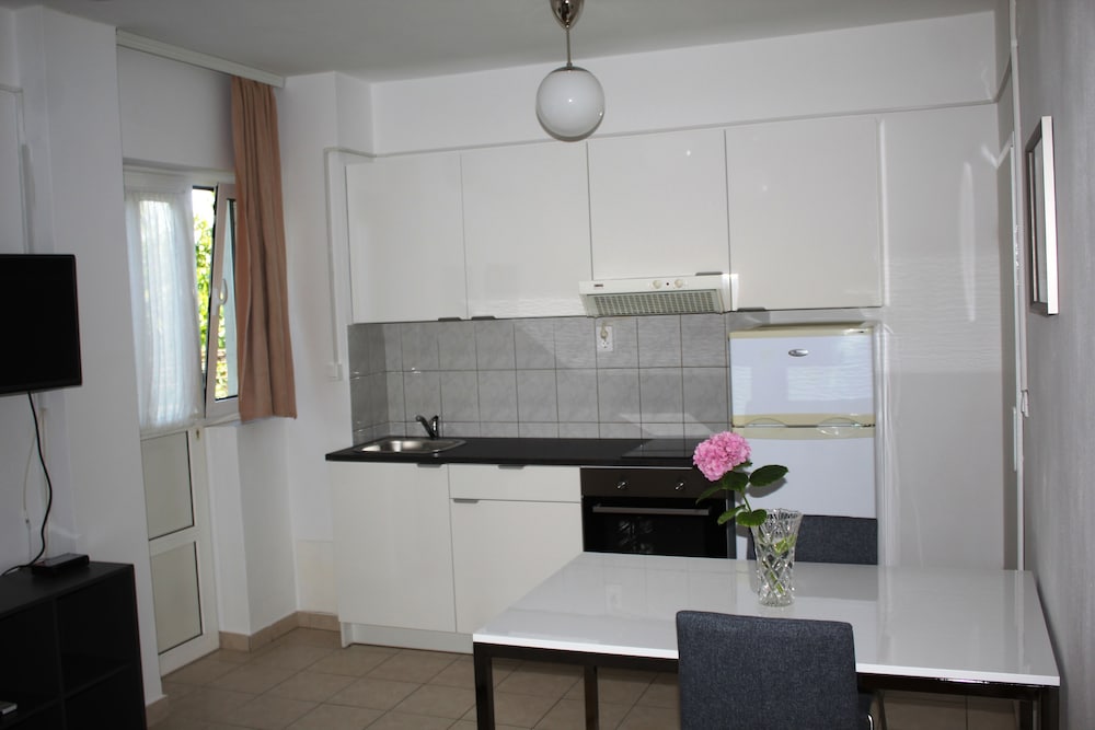 Фото Apartmani Dragović Brodarica