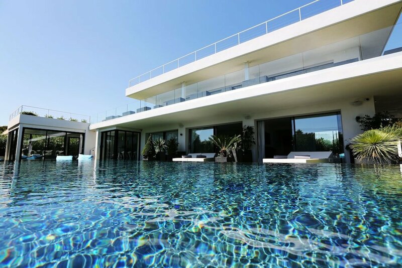Гостиница Villa Miami в Рокебрюне-сюре-Аржане