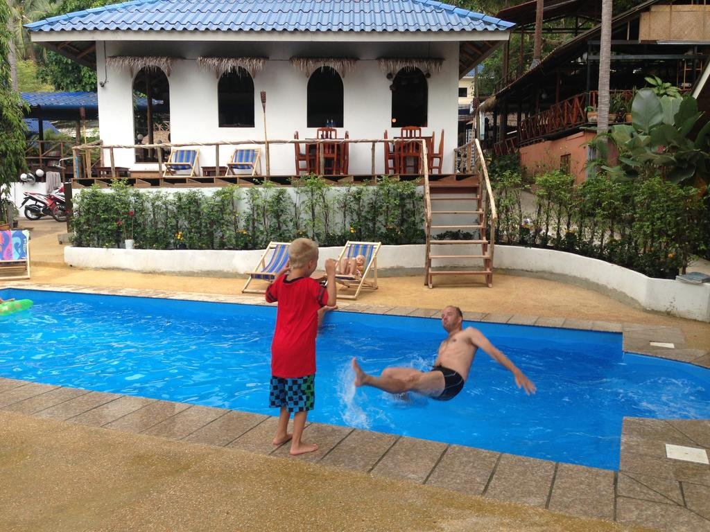 Фото Lonely Beach Pool Resort
